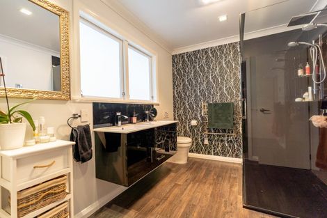 Photo of property in 1 Wigan Place, Hokowhitu, Palmerston North, 4410