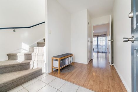 Photo of property in 3/11 John Jennings Drive, Oteha, Auckland, 0632