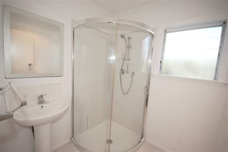 Photo of property in 1 Renata Crescent, Te Atatu Peninsula, Auckland, 0610