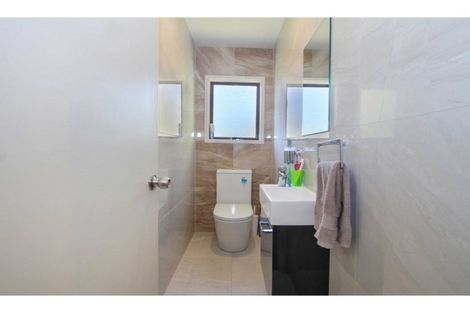 Photo of property in 1/7 Mannering Place, Hillcrest, Auckland, 0627