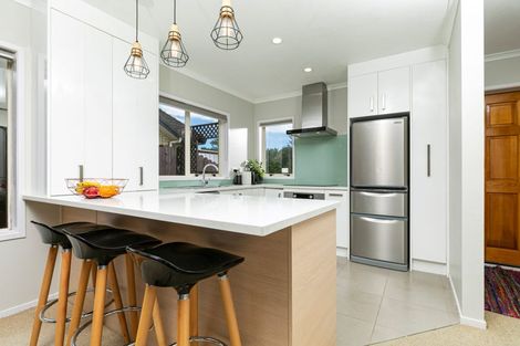 Photo of property in 8 Lucienne Drive, Ranui, Auckland, 0612