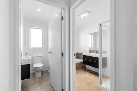 Photo of property in 10 Wentworth Lane, Waiwhakaiho, New Plymouth, 4312