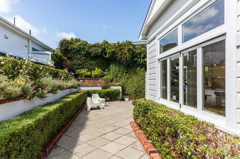 Photo of property in 22 Plunket Street, Kelburn, Wellington, 6012