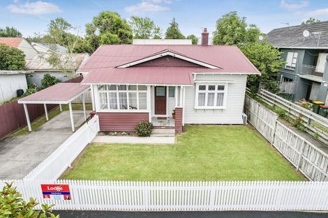 Photo of property in 16 Coates Street, Hamilton East, Hamilton, 3216