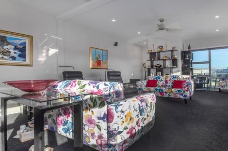 Photo of property in 10 Queen Street West, Levin, 5510