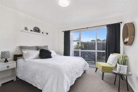 Photo of property in 1/317 Triangle Road, Massey, Auckland, 0614