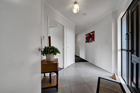 Photo of property in 6 Ashmore Drive, Frankleigh Park, New Plymouth, 4310