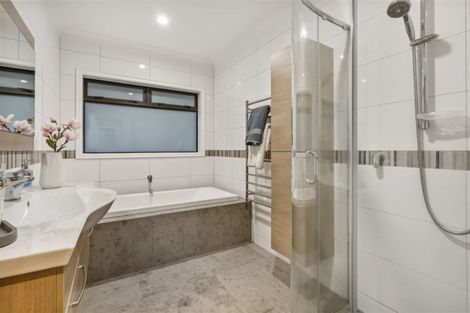 Photo of property in 37 Parkhill Road, Mellons Bay, Auckland, 2014