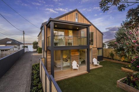 Photo of property in 2/43 Princes Street, Northcote Point, Auckland, 0627