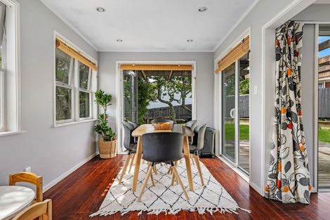 Photo of property in 10 Awaroa Road, Sunnyvale, Auckland, 0612