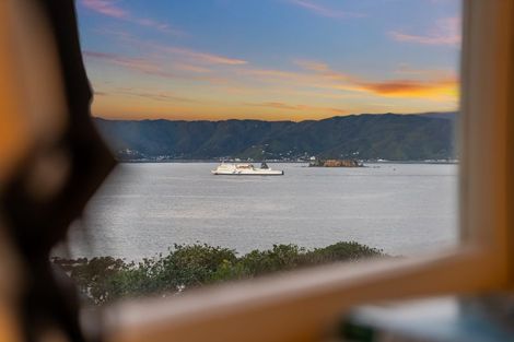 Photo of property in 46 Fortification Road, Karaka Bays, Wellington, 6022