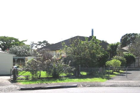 Photo of property in 34 London Street, Te Atatu Peninsula, Auckland, 0610