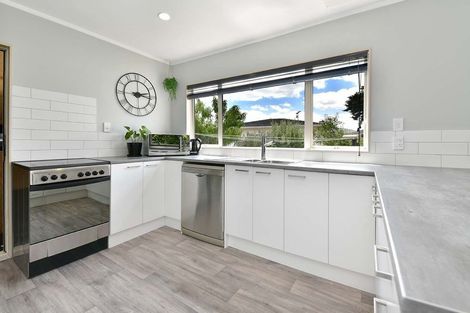 Photo of property in 53 Springs Road, Parakai, 0830