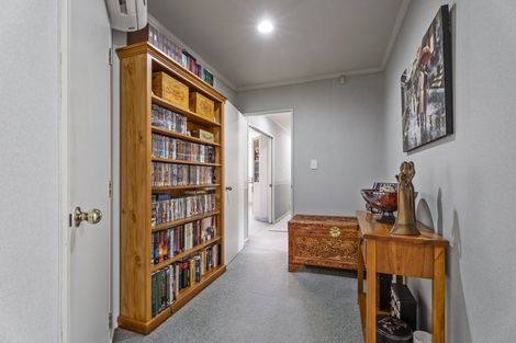 Photo of property in 35 Cromwell Drive, Fitzroy, Hamilton, 3206