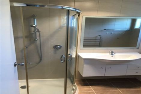 Photo of property in 11 Ramwall Place, Weymouth, Auckland, 2103