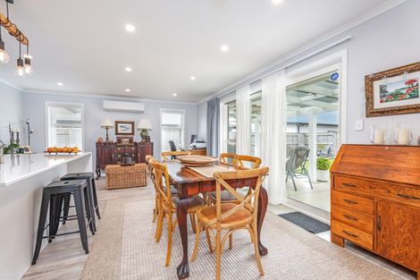 Photo of property in 96 Johnstone Drive, Fitzherbert, Palmerston North, 4410