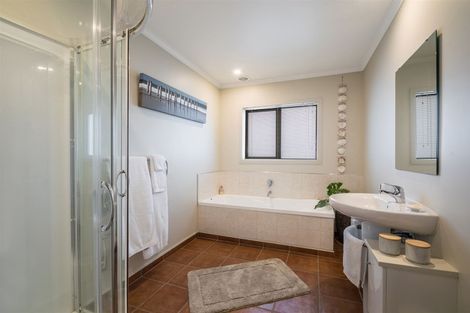 Photo of property in 6 Aotea Drive, Aotea, Porirua, 5024