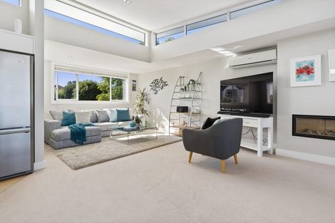 Photo of property in 43b Seaview Road, Castor Bay, Auckland, 0620