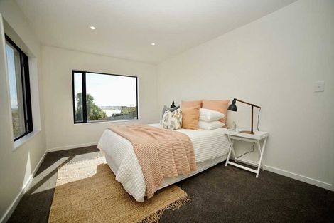 Photo of property in 27 Cannon Hill Crescent, Mount Pleasant, Christchurch, 8081