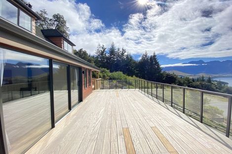 Photo of property in 127 Wynyard Crescent, Fernhill, Queenstown, 9300