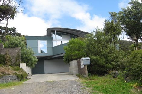 Photo of property in 73 Seaview Road, Piha, New Lynn, 0772