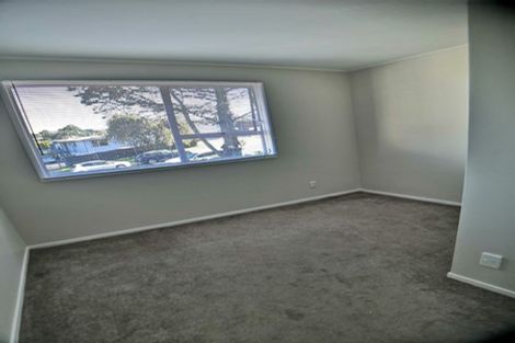 Photo of property in 14 Lavery Place, Sunnynook, Auckland, 0632