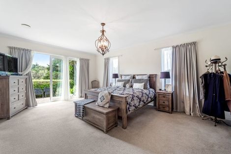 Photo of property in 35 Hobbs Road, Matakatia, Whangaparaoa, 0930