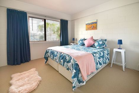 Photo of property in 3 Elgin Place, Red Beach, 0932