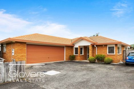 Photo of property in 25 Heversham Place, Glendene, Auckland, 0602