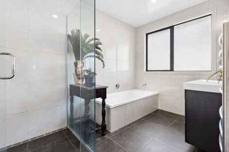 Photo of property in 2 Turnbull Crescent, Wanaka, 9305