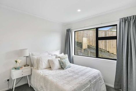 Photo of property in 1a Allen Terrace, Tawa, Wellington, 5028