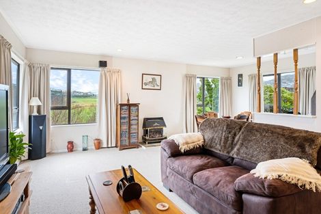 Photo of property in 10 Albatross Close, Whitby, Porirua, 5024