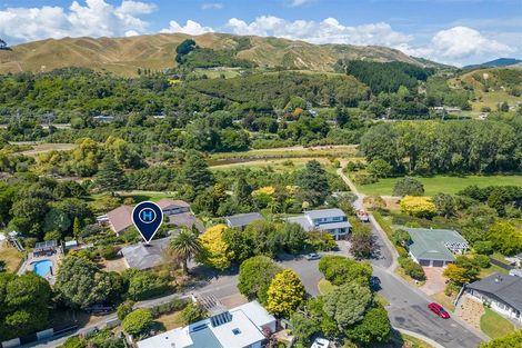 Photo of property in 30 Fleetwood Grove, Waikanae, 5036