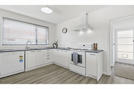 Photo of property in 30 Factory Road, Belfast, Christchurch, 8051