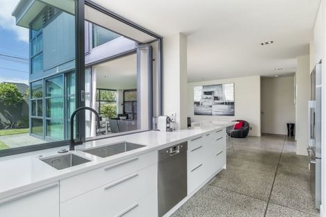 Photo of property in 4a Norwood Road, Bayswater, Auckland, 0622