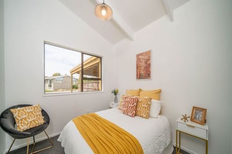 Photo of property in 2/92c Englefield Road, Northwood, Christchurch, 8051