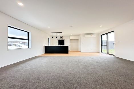 Photo of property in 33 Akoranga Place, Hornby, Christchurch, 8042