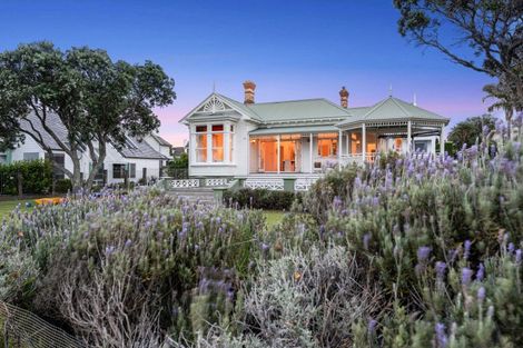 Photo of property in 36 Oxford Terrace, Devonport, Auckland, 0624