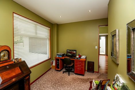 Photo of property in 531 South Road, Omata, New Plymouth, 4374