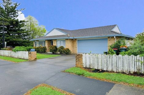Photo of property in 2/17 Queen Street, Papakura, 2110