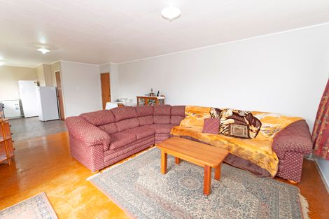 Photo of property in 2/1 Silverstone Place, Henderson, Auckland, 0612