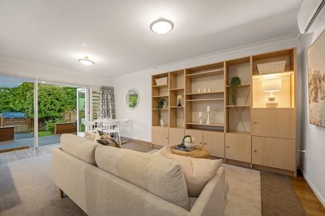 Photo of property in 1/5 Dudding Avenue, Northcote, Auckland, 0627