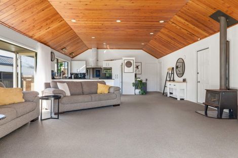 Photo of property in 32 Webb Place, Papamoa Beach, Papamoa, 3118