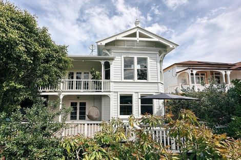 Photo of property in 9 May Avenue, Hospital Hill, Napier, 4110