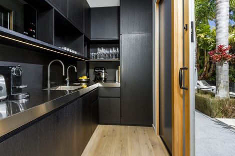 Photo of property in 21 Whitby Crescent, Mairangi Bay, Auckland, 0630