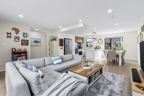 Photo of property in 16/5 Perekia Street, Albany, Auckland, 0632