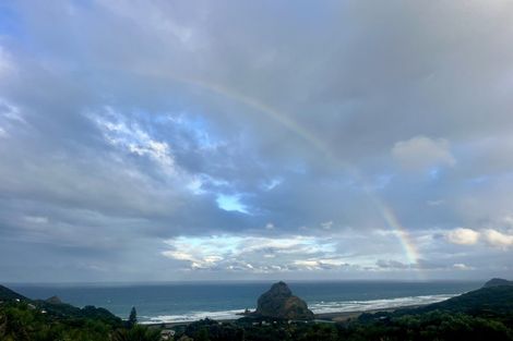 Photo of property in 15 Piha Road, Piha, New Lynn, 0772