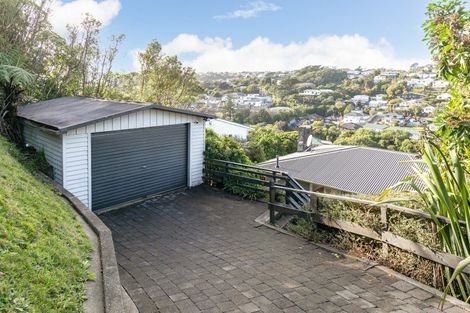 Photo of property in 137 Ruskin Road, Newlands, Wellington, 6037
