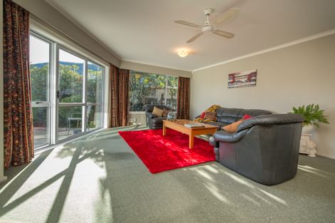 Photo of property in 6 Shirldale Place, Avonhead, Christchurch, 8042