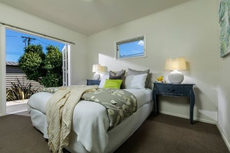 Photo of property in 1/124 Chivalry Road, Glenfield, Auckland, 0629